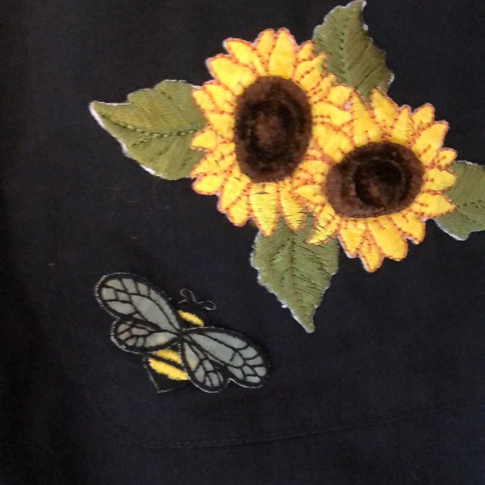 cute Get Lucky sunflowers & bees women’s M shirt - Picture 6 of 12
